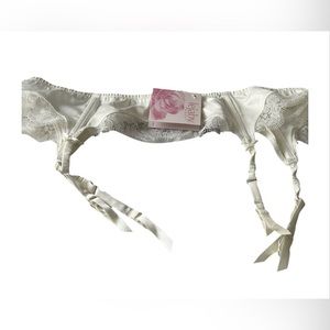 Chantilly Lace & Satin Garter Belt NWT